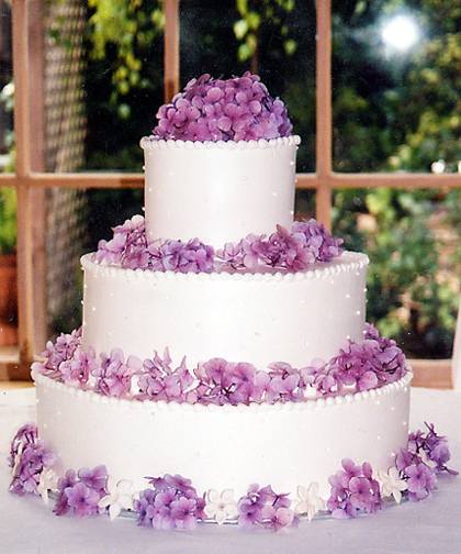 cake with hydrangeas