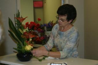 Regina Winding Equisetum In This Contemporary Arrangement Regina Winding Equisetum In This Contemporary Arrangement