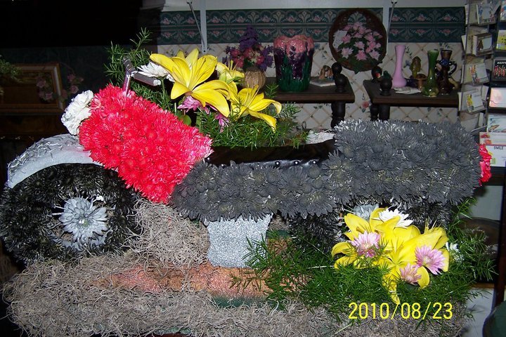 Creative Custom Funeral Flower Trends