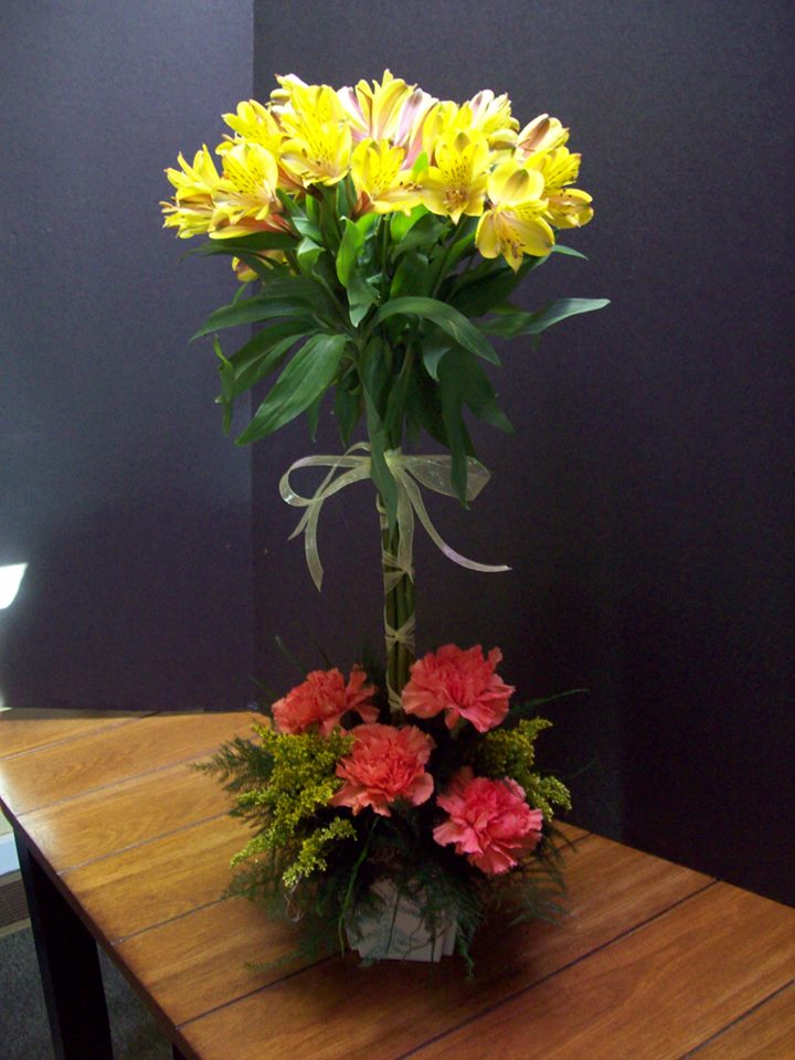 Centerpiece from Com-Patt-ibles Floral Elegance in Wooster, OH