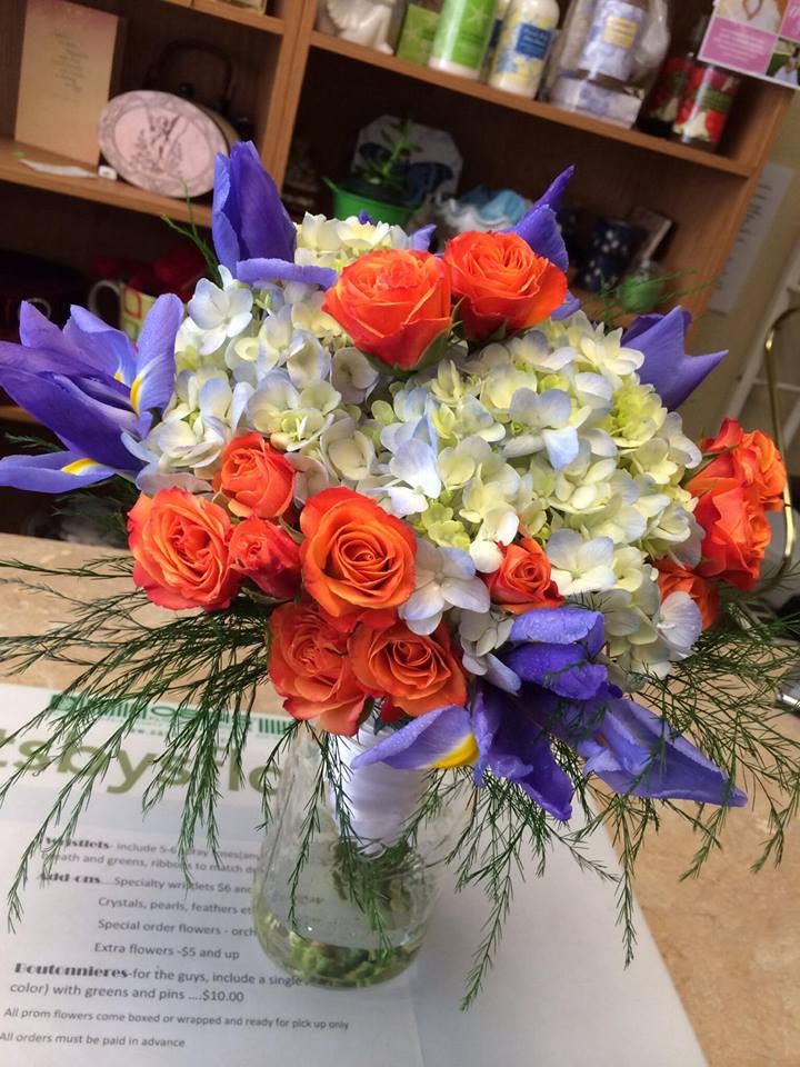 Bouquet for a beachfront bride at Gatsby's Florist & Gifts in Keyport, NJ
